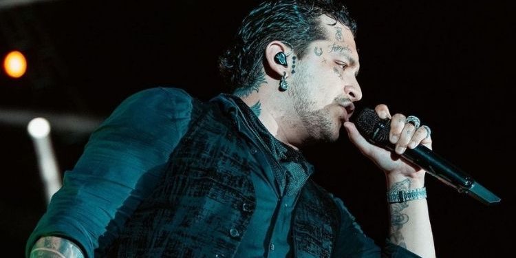 Christian Nodal reemplazó algunos de los tatuajes que lo vinculaban con Belinda