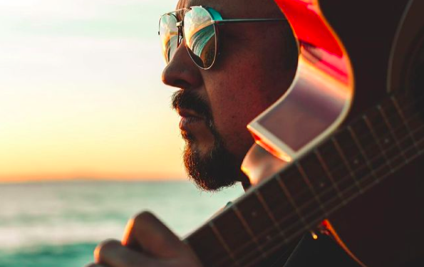 Pepe Aguilar estrenó su nuevo sencillo titulado «QUE DIGAN LO QUE DIGAN»