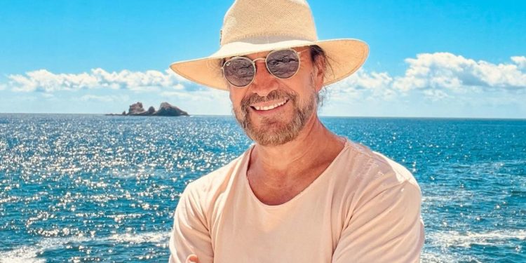 Marco Antonio Solis crea su marca de Tequila  llamada Tesoro Azul