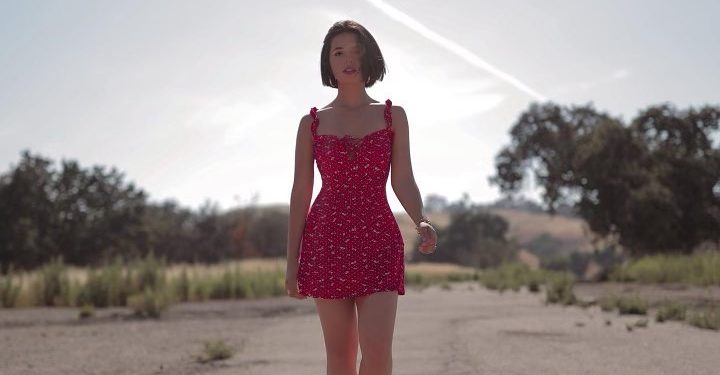 Angela Aguilar demuestra su apoyo a las mujeres