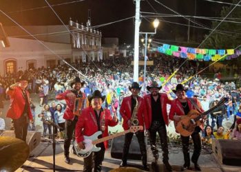 Kikin y Los Astros estrenan «FACIL DE CONVENCER»