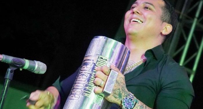Edwin Luna y La Trakalosa de Monterrey  estrenaron «NO SE LO DESEO A NADIE»