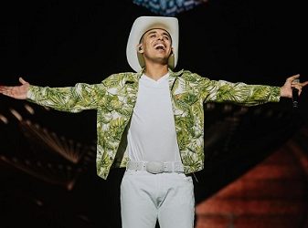 El divertido momento de la caída Jhonny Caz