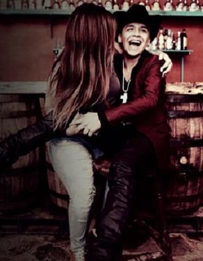 Christian Nodal Informa de la situación de su mamá Cristy Nodal