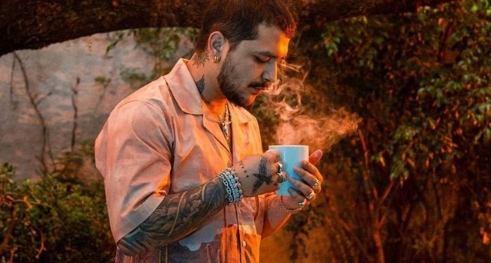 Christian Nodal besa en plena presentación a Carolina Ross en Metepec