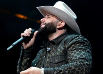 Carin León anunció sus conciertos en Domo Care en Monterrey.