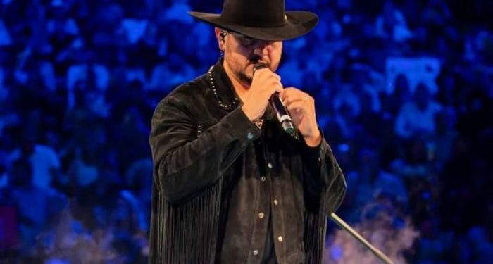 Edén Muñoz rinde homenaje a Jenni Rivera.