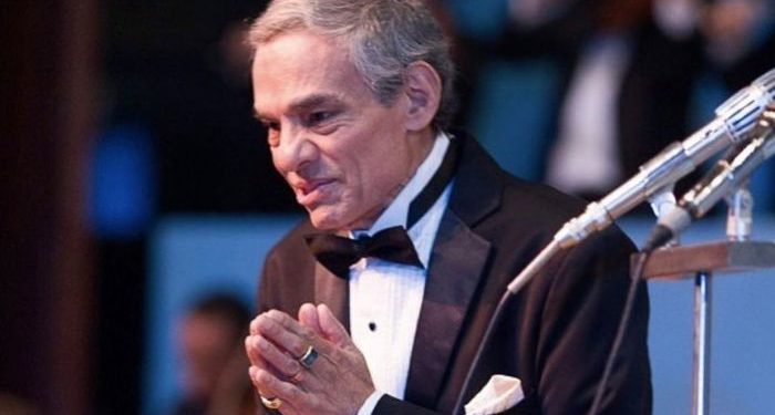 José José apareció sobre el escenario como holograma.