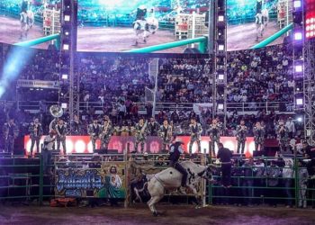 El Recodo presentó su libro en la Feria internacional del Libro de Guadalajara.