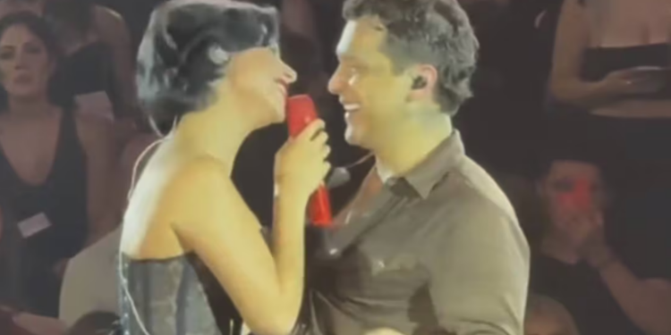 Christian Nodal y Ángela Aguilar: Amor y música en el Palenque de Guadalajara