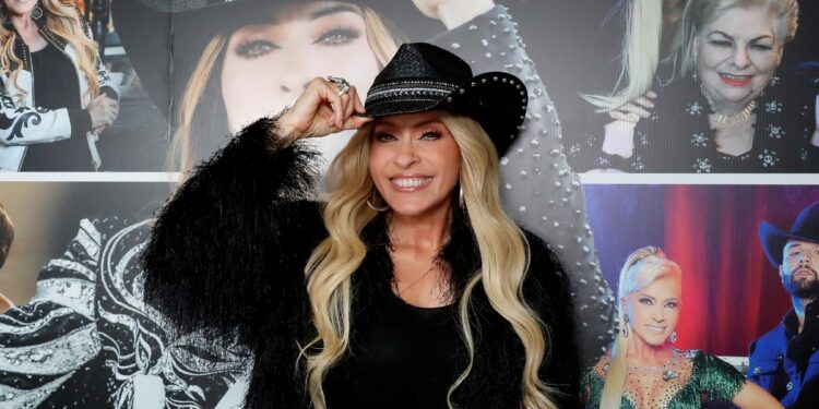 Yuri conquista el Regional Mexicano con «Yuri y sus Amigos del Regional Mexicano»