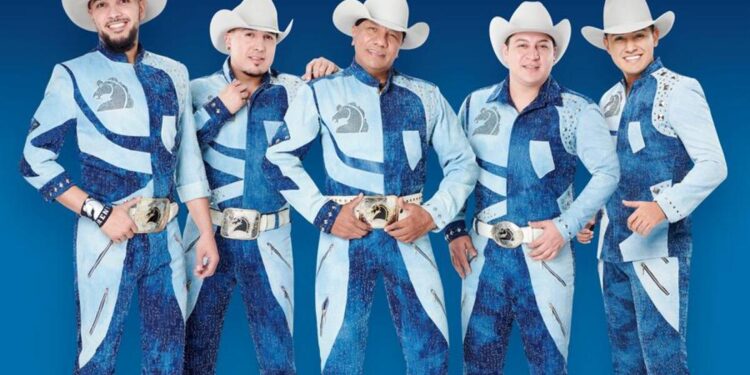 El Grupo Bronco pide a nuevos artistas componer «letras bonitas» en vez de «dar pena»