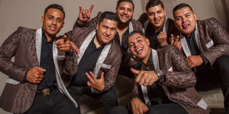 Grupo Firme es investigado tras polémico concierto en La Paz por interpretación de corrido prohibido