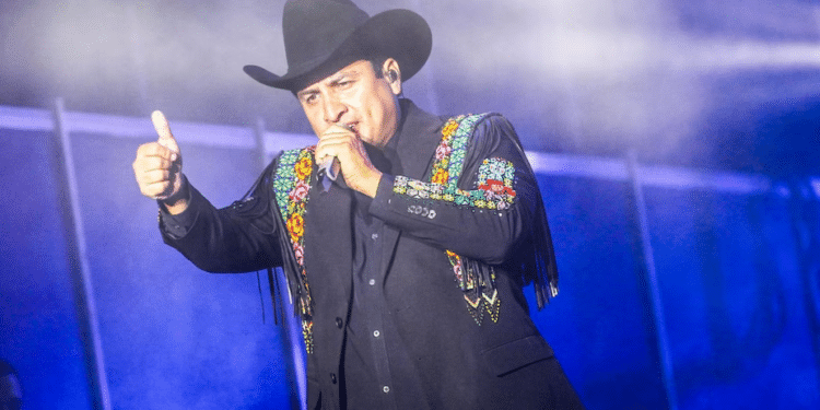 Julión Álvarez sorprende en posada de la SSP Jalisco y canta sin cobrar