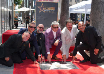 Intocable hace historia con su estrella en el Paseo de la Fama de Hollywood