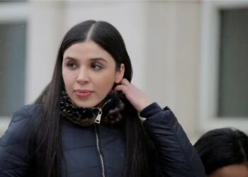 Emma Coronel y Roberto Tapia desatan rumores de romance tras bailar muy juntos en una fiesta