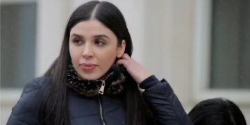 Emma Coronel y Roberto Tapia desatan rumores de romance tras bailar muy juntos en una fiesta