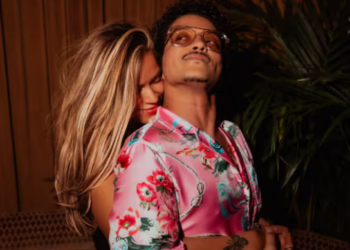 Bruno Mars “pelea” por Karol G tras verla bailar con Drake durante concierto
